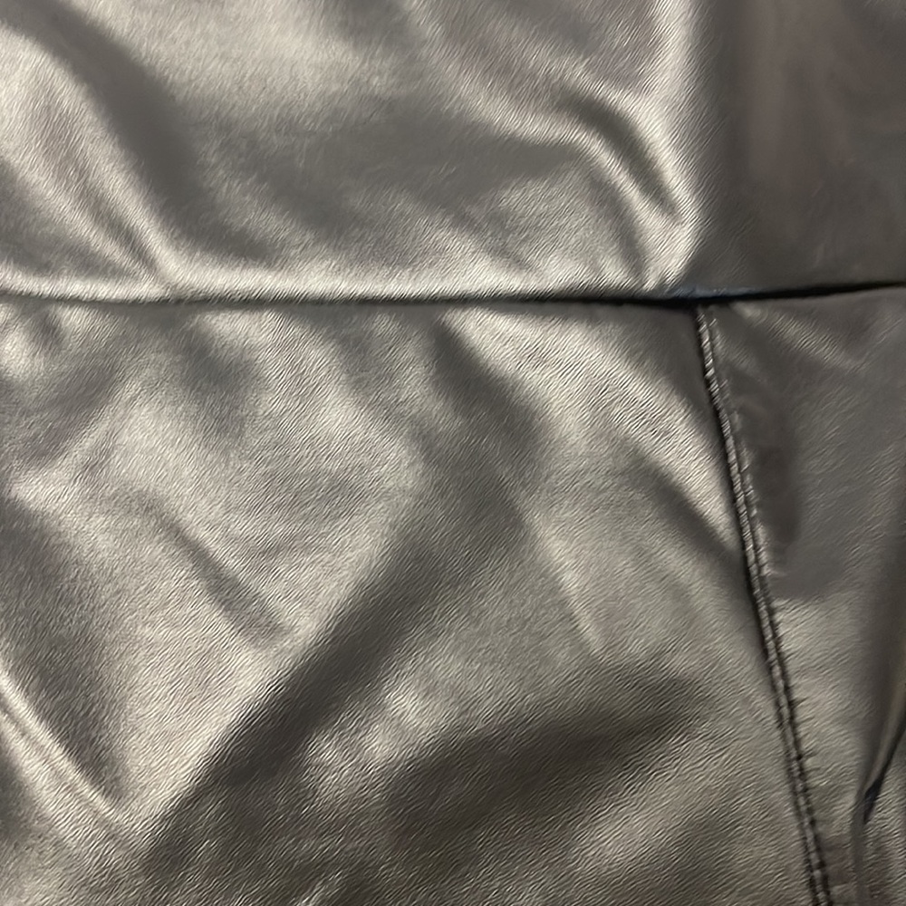 CLIV HIGH WAISTED FAUX BLACK LEATHER LEGGINGS. - Picture 9 of 9